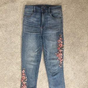 Embroidered Flower Skinny Jeans